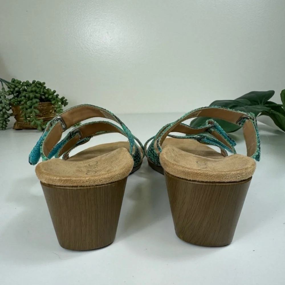 Vionic Dwyn Teal‎ Snake Print Sandals MB
